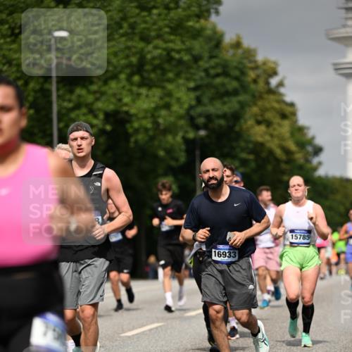 29.06.2025 - hella hamburg halbmarathon Dr. Thomas Lammeyer http://msf.ph/oto/8199156 29.06.2025 10:11:36 Kennedybrücke 1893, 1993, 2136, 3929, 4262, 5242, 5287, 5807, 5845, 5926, 6196, 6517, 6518, 6707, 6713, 6715, 6833, 7503, 7760, 8585, 9967, 10283, 10700, 10703, 11114 meine-sportfotos.de