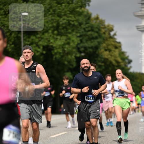 29.06.2025 - hella hamburg halbmarathon Dr. Thomas Lammeyer http://msf.ph/oto/8199164 29.06.2025 10:11:36 Kennedybrücke 1893, 1993, 2136, 3929, 4262, 5242, 5287, 5807, 5845, 5926, 6196, 6517, 6518, 6707, 6713, 6715, 6833, 7503, 7760, 8585, 9967, 10283, 10700, 10703, 11114 meine-sportfotos.de