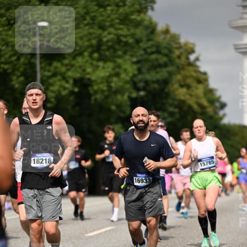 29.06.2025 - hella hamburg halbmarathon Dr. Thomas Lammeyer http://msf.ph/oto/8199193 29.06.2025 10:11:36 Kennedybrücke 1893, 1993, 2136, 3929, 4262, 5242, 5287, 5807, 5845, 5926, 6196, 6517, 6518, 6707, 6713, 6715, 6833, 7503, 7760, 8585, 9967, 10283, 10700, 10703, 11114 meine-sportfotos.de