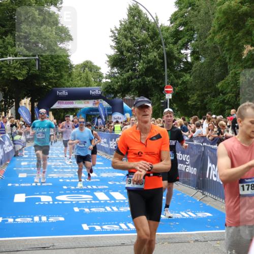 29.06.2025 - hella hamburg halbmarathon Zöllner http://msf.ph/oto/8199220 29.06.2025 10:46:51 Ziel 3976, 6630, 11858, 13940, 14541, 15900, 17172, 17353, 17492, 17669, 17743, 17892, 19105, 19128 meine-sportfotos.de