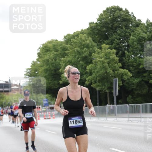 29.06.2025 - hella hamburg halbmarathon Jannik Wohlers http://msf.ph/oto/8199265 29.06.2025 10:25:07 Lombardsbrücke 1093, 2278, 3343, 5028, 6869, 9811, 10845, 10846, 11157, 11662, 13510, 13653, 13842, 14936, 15016, 15119, 15283, 16421, 16422 meine-sportfotos.de