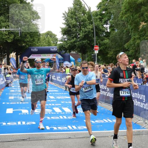 29.06.2025 - hella hamburg halbmarathon Zöllner http://msf.ph/oto/8199287 29.06.2025 10:46:52 Ziel 3976, 4091, 6630, 11858, 13940, 14541, 15900, 17172, 17353, 17492, 17669, 17743, 17892, 19105 meine-sportfotos.de