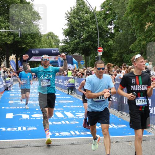 29.06.2025 - hella hamburg halbmarathon Zöllner http://msf.ph/oto/8199310 29.06.2025 10:46:53 Ziel 3976, 4091, 6630, 11858, 13940, 14541, 15900, 17172, 17353, 17492, 17669, 17892, 19105 meine-sportfotos.de