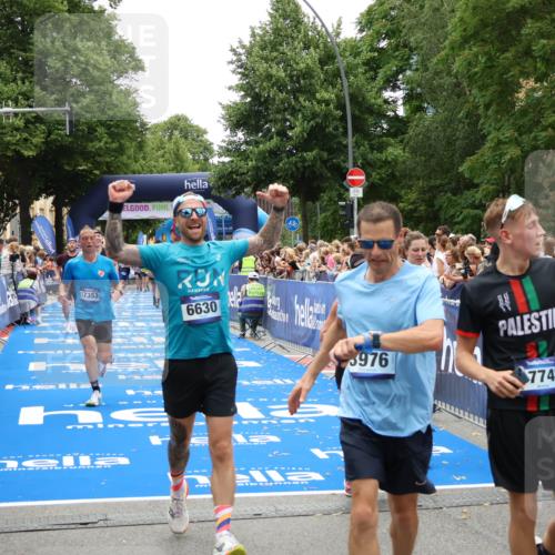 29.06.2025 - hella hamburg halbmarathon Zöllner http://msf.ph/oto/8199334 29.06.2025 10:46:53 Ziel 3976, 4091, 6630, 11858, 13940, 14541, 15900, 17172, 17353, 17492, 17669, 17892, 19105 meine-sportfotos.de