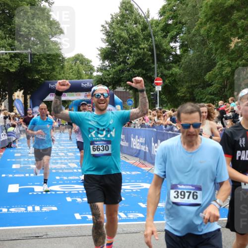 29.06.2025 - hella hamburg halbmarathon Zöllner http://msf.ph/oto/8199350 29.06.2025 10:46:53 Ziel 3976, 4091, 6630, 11858, 13940, 14541, 15900, 17172, 17353, 17492, 17669, 17892, 19105 meine-sportfotos.de