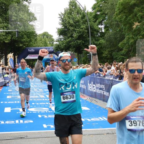 29.06.2025 - hella hamburg halbmarathon Zöllner http://msf.ph/oto/8199368 29.06.2025 10:46:54 Ziel 4091, 11858, 13940, 14385, 14541, 15900, 17172, 17353, 17492, 17669, 17892, 19105 meine-sportfotos.de