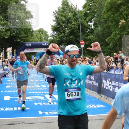 29.06.2025 - hella hamburg halbmarathon Zöllner http://msf.ph/oto/8199390 29.06.2025 10:46:54 Ziel 4091, 11858, 13940, 14385, 14541, 15900, 17172, 17353, 17492, 17669, 17892, 19105 meine-sportfotos.de