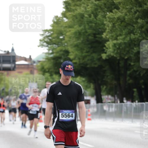 29.06.2025 - hella hamburg halbmarathon Jannik Wohlers http://msf.ph/oto/8199410 29.06.2025 10:25:09 Lombardsbrücke 1093, 1305, 2278, 3343, 5028, 6869, 9811, 10845, 10846, 11157, 11662, 13653, 13842, 14936, 15016, 15119, 15283, 16289, 16381 meine-sportfotos.de