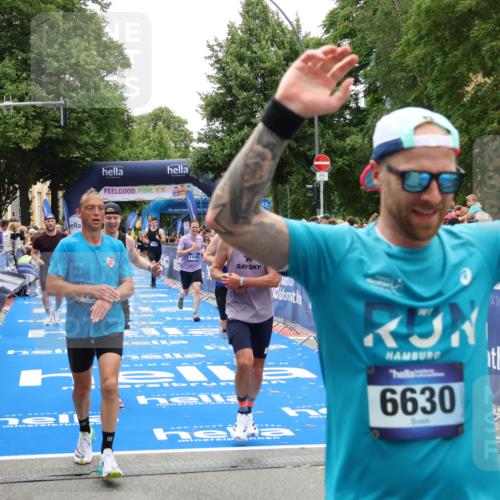 29.06.2025 - hella hamburg halbmarathon Zöllner http://msf.ph/oto/8199421 29.06.2025 10:46:55 Ziel 4091, 11858, 13940, 14385, 17172, 17353, 17492, 17669, 17892, 19105 meine-sportfotos.de