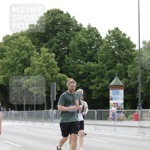 29.06.2025 - hella hamburg halbmarathon Jannik Wohlers http://msf.ph/oto/8199453 29.06.2025 10:25:10 Lombardsbrücke 1093, 1305, 1481, 2278, 3343, 5028, 6869, 8881, 9811, 10845, 10846, 11157, 11662, 13653, 13842, 14936, 15119, 15283, 16289, 16381 meine-sportfotos.de