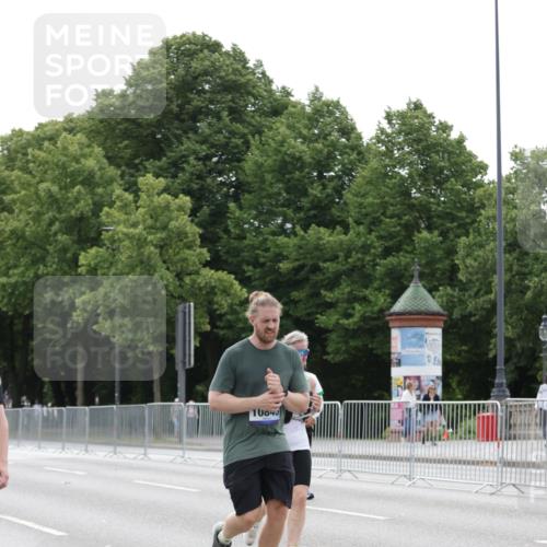 29.06.2025 - hella hamburg halbmarathon Jannik Wohlers http://msf.ph/oto/8199511 29.06.2025 10:25:10 Lombardsbrücke 1093, 1305, 1481, 2278, 3343, 5028, 6869, 8881, 9811, 10845, 10846, 11157, 11662, 13653, 13842, 14936, 15119, 15283, 16289, 16381 meine-sportfotos.de