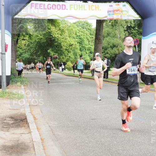 29.06.2025 - hella hamburg halbmarathon MichiJ http://msf.ph/oto/8199512 29.06.2025 10:21:19 Zwischen KM18-KM19 3955, 7845, 11877, 14450, 16065 meine-sportfotos.de