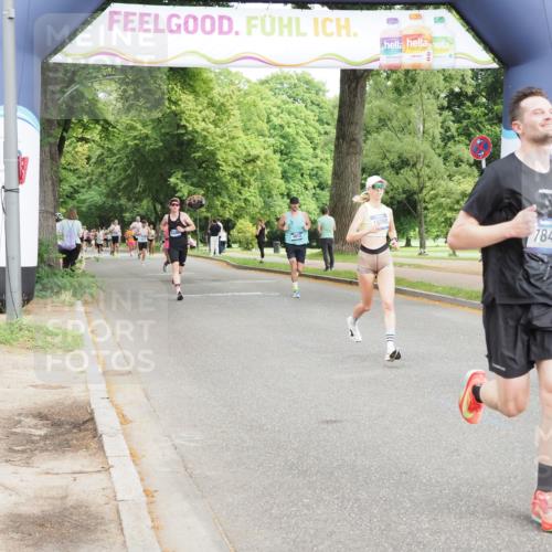 29.06.2025 - hella hamburg halbmarathon MichiJ http://msf.ph/oto/8199532 29.06.2025 10:21:19 Zwischen KM18-KM19 3955, 7845, 11877, 14450, 16065 meine-sportfotos.de