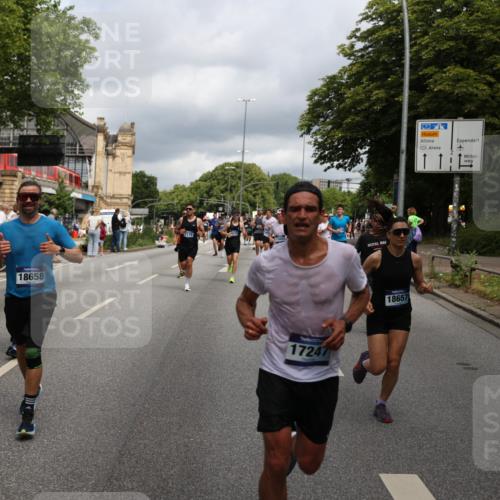 29.06.2025 - hella hamburg halbmarathon Yannick Fuchs http://msf.ph/oto/8199567 29.06.2025 10:44:39 20KM 1119, 1399, 1461, 1466, 1507, 1630, 1750, 1817, 2207, 3654, 4127, 4346, 5115, 6027, 6662, 6712, 6795, 7052, 7176, 7397, 7583, 7930, 7932, 8313, 8572, 8657, 8704, 8819, 9057, 10371, 10750, 11356, 11455, 11607, 12527, 12624, 13008, 13609, 13687, 13701, 13812, 13875, 14034, 14257, 14626, 15362, 15395, 15803, 15950, 16716, 16806, 17179, 17221, 17247, 17384, 18066, 18370, 18394, 18657, 18658, 18811 meine-sportfotos.de