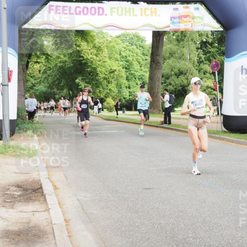 29.06.2025 - hella hamburg halbmarathon MichiJ http://msf.ph/oto/8199581 29.06.2025 10:21:19 Zwischen KM18-KM19 3955, 7845, 11877, 14450, 16065 meine-sportfotos.de