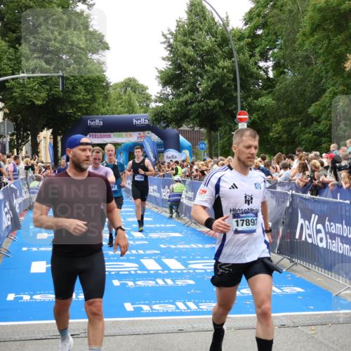 29.06.2025 - hella hamburg halbmarathon Zöllner http://msf.ph/oto/8199586 29.06.2025 10:46:59 Ziel 1139, 1689, 4091, 10122, 13728, 14385, 14449, 14594, 16081, 17172, 17892, 17979, 19105 meine-sportfotos.de