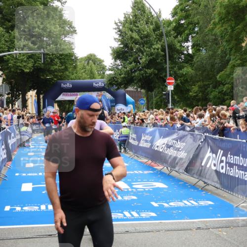 29.06.2025 - hella hamburg halbmarathon Zöllner http://msf.ph/oto/8199639 29.06.2025 10:47:00 Ziel 1139, 1689, 4091, 10122, 13728, 14385, 14415, 14449, 14594, 15825, 16081, 17172, 17979, 19105 meine-sportfotos.de
