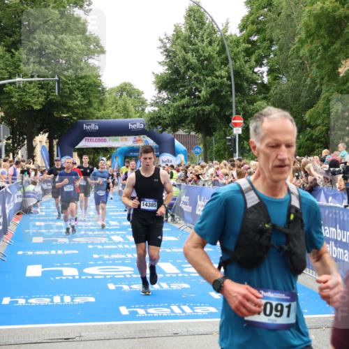 29.06.2025 - hella hamburg halbmarathon Zöllner http://msf.ph/oto/8199722 29.06.2025 10:47:02 Ziel 1139, 1689, 4377, 9794, 10122, 13728, 14385, 14415, 14449, 14594, 14783, 15825, 16081, 17979 meine-sportfotos.de