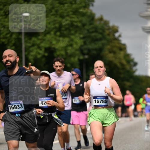29.06.2025 - hella hamburg halbmarathon Dr. Thomas Lammeyer http://msf.ph/oto/8199764 29.06.2025 10:11:38 Kennedybrücke 1893, 1993, 2136, 3929, 4262, 5242, 5845, 5899, 5926, 6196, 6517, 6518, 6707, 6713, 6715, 6833, 7503, 7760, 8585, 9967, 10283, 10700, 10703, 11114 meine-sportfotos.de