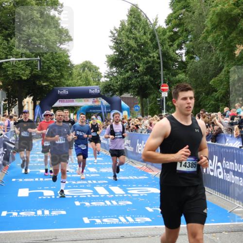 29.06.2025 - hella hamburg halbmarathon Zöllner http://msf.ph/oto/8199790 29.06.2025 10:47:04 Ziel 1139, 1460, 1689, 4377, 5472, 6700, 9794, 10122, 13728, 14415, 14449, 14594, 14783, 15825, 16081, 17979 meine-sportfotos.de