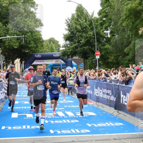 29.06.2025 - hella hamburg halbmarathon Zöllner http://msf.ph/oto/8199814 29.06.2025 10:47:04 Ziel 1139, 1460, 1689, 4377, 5472, 6700, 9794, 10122, 13728, 14415, 14449, 14594, 14783, 15825, 16081, 17979 meine-sportfotos.de