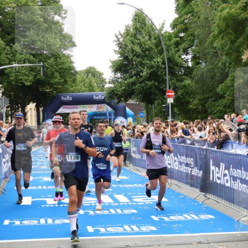 29.06.2025 - hella hamburg halbmarathon Zöllner http://msf.ph/oto/8199828 29.06.2025 10:47:05 Ziel 1139, 1460, 1689, 4377, 5472, 6700, 9794, 10122, 13728, 14415, 14449, 14594, 14783, 15825, 16081, 17979 meine-sportfotos.de