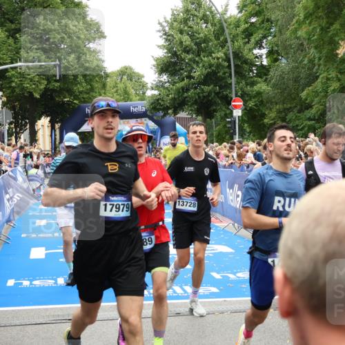 29.06.2025 - hella hamburg halbmarathon Zöllner http://msf.ph/oto/8199921 29.06.2025 10:47:06 Ziel 1460, 1689, 4377, 5472, 6700, 9794, 10122, 12579, 13728, 14415, 14449, 14594, 14783, 15825, 16081, 17979 meine-sportfotos.de