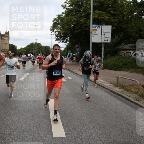 29.06.2025 - hella hamburg halbmarathon Yannick Fuchs http://msf.ph/oto/8199931 29.06.2025 10:31:54 20KM 1290, 2196, 2767, 4860, 4865, 5003, 5042, 5307, 5923, 6047, 6123, 6458, 7310, 7482, 8362, 9178, 9296, 9914, 10190, 10451, 10738, 12739, 13141, 13372, 13854, 14387, 14459, 14691, 14934, 15178, 15261, 15410, 15939, 16523, 16992, 17125, 17137, 17658, 18159, 18357, 18384, 18824, 18986 meine-sportfotos.de