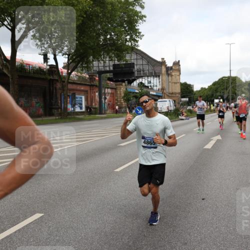 29.06.2025 - hella hamburg halbmarathon Yannick Fuchs http://msf.ph/oto/8199939 29.06.2025 10:31:55 20KM 1290, 2196, 2767, 4860, 4865, 5003, 5042, 5307, 5923, 6047, 6123, 6458, 7310, 7482, 8362, 9178, 9914, 10190, 10451, 10738, 12739, 13141, 13372, 13854, 14387, 14459, 14691, 14934, 15178, 15261, 15410, 15939, 16523, 16992, 17125, 17137, 17658, 18159, 18357, 18384, 18986 meine-sportfotos.de