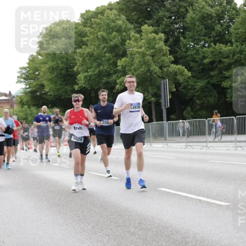 29.06.2025 - hella hamburg halbmarathon Jannik Wohlers http://msf.ph/oto/8199995 29.06.2025 10:25:14 Lombardsbrücke 1093, 1305, 1481, 3343, 3765, 4378, 5028, 8881, 9811, 10845, 10846, 11157, 11662, 12074, 12505, 13653, 13842, 14936, 15283, 16289, 16354, 16381, 16927 meine-sportfotos.de