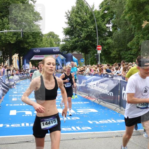 29.06.2025 - hella hamburg halbmarathon Zöllner http://msf.ph/oto/8200078 29.06.2025 10:47:09 Ziel 1460, 4093, 4377, 5472, 6700, 7908, 9794, 12579, 13007, 14415, 14783, 15684, 15825 meine-sportfotos.de