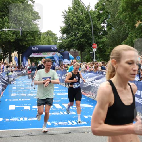 29.06.2025 - hella hamburg halbmarathon Zöllner http://msf.ph/oto/8200135 29.06.2025 10:47:10 Ziel 1460, 4093, 4377, 5472, 6373, 6700, 7908, 9794, 12579, 13007, 14783, 15684 meine-sportfotos.de
