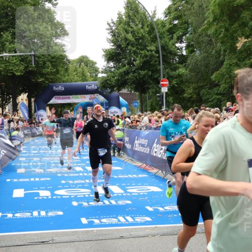 29.06.2025 - hella hamburg halbmarathon Zöllner http://msf.ph/oto/8200203 29.06.2025 10:47:11 Ziel 1460, 2623, 4093, 5472, 6373, 6700, 7908, 9794, 12579, 13007, 15684, 17718 meine-sportfotos.de