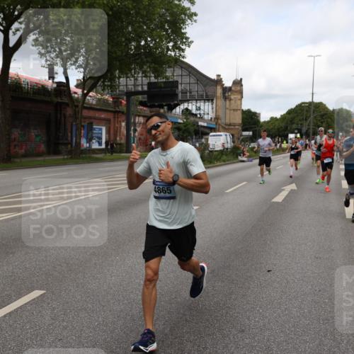 29.06.2025 - hella hamburg halbmarathon Yannick Fuchs http://msf.ph/oto/8200206 29.06.2025 10:31:55 20KM 1290, 2196, 2767, 4860, 4865, 5003, 5042, 5307, 5923, 6047, 6123, 6458, 7310, 7482, 8362, 9178, 9914, 10190, 10451, 10738, 12739, 13141, 13372, 13854, 14387, 14459, 14691, 14934, 15178, 15261, 15410, 15939, 16523, 16992, 17125, 17137, 17658, 18159, 18357, 18384, 18986 meine-sportfotos.de