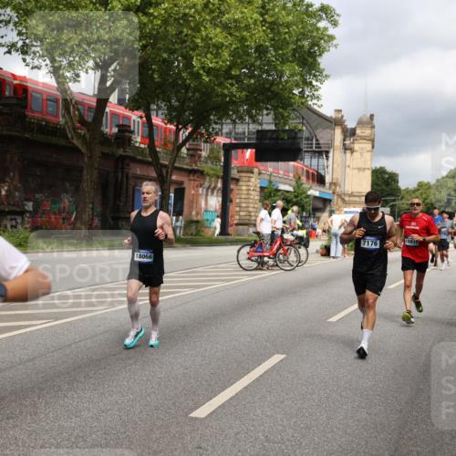 29.06.2025 - hella hamburg halbmarathon Yannick Fuchs http://msf.ph/oto/8200296 29.06.2025 10:44:41 20KM 1119, 1399, 1461, 1466, 1507, 1630, 1750, 1817, 2207, 3654, 4127, 4346, 5115, 6027, 6662, 6712, 6795, 7052, 7176, 7397, 7583, 7930, 7932, 8117, 8572, 8657, 8704, 8819, 9057, 10371, 11356, 11455, 11607, 12624, 13008, 13609, 13687, 13701, 13875, 14034, 14257, 14626, 15362, 15395, 15803, 15950, 16716, 16806, 17179, 17221, 17247, 17384, 18066, 18370, 18394, 18489, 18657, 18658, 18811 meine-sportfotos.de