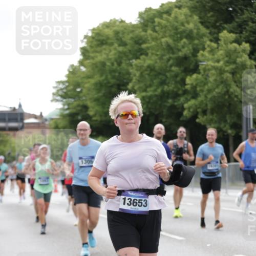 29.06.2025 - hella hamburg halbmarathon Jannik Wohlers http://msf.ph/oto/8200312 29.06.2025 10:25:17 Lombardsbrücke 1093, 1305, 1479, 1481, 3343, 3765, 4378, 5028, 8881, 9811, 10104, 10845, 10846, 11699, 12074, 12505, 13653, 13842, 14936, 15283, 16289, 16354, 16381, 16927 meine-sportfotos.de