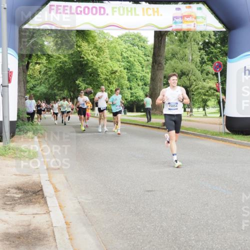 29.06.2025 - hella hamburg halbmarathon MichiJ http://msf.ph/oto/8200317 29.06.2025 10:21:27 Zwischen KM18-KM19 1894, 4812, 5660, 15054, 16065 meine-sportfotos.de