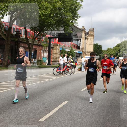 29.06.2025 - hella hamburg halbmarathon Yannick Fuchs http://msf.ph/oto/8200322 29.06.2025 10:44:41 20KM 1119, 1399, 1461, 1466, 1507, 1630, 1750, 1817, 2207, 3654, 4127, 4346, 5115, 6027, 6662, 6712, 6795, 7052, 7176, 7397, 7583, 7930, 7932, 8117, 8572, 8657, 8704, 8819, 9057, 10371, 11356, 11455, 11607, 12624, 13008, 13609, 13687, 13701, 13875, 14034, 14257, 14626, 15362, 15395, 15803, 15950, 16716, 16806, 17179, 17221, 17247, 17384, 18066, 18370, 18394, 18489, 18657, 18658, 18811 meine-sportfotos.de