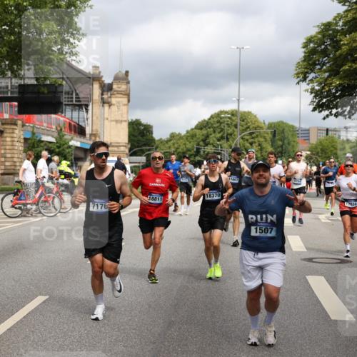 29.06.2025 - hella hamburg halbmarathon Yannick Fuchs http://msf.ph/oto/8200361 29.06.2025 10:44:41 20KM 1119, 1399, 1461, 1466, 1507, 1630, 1750, 1817, 2207, 3654, 4127, 4346, 5115, 6027, 6662, 6712, 6795, 7052, 7176, 7397, 7583, 7930, 7932, 8117, 8572, 8657, 8704, 8819, 9057, 10371, 11356, 11455, 11607, 12624, 13008, 13609, 13687, 13701, 13875, 14034, 14257, 14626, 15362, 15395, 15803, 15950, 16716, 16806, 17179, 17221, 17247, 17384, 18066, 18370, 18394, 18489, 18657, 18658, 18811 meine-sportfotos.de