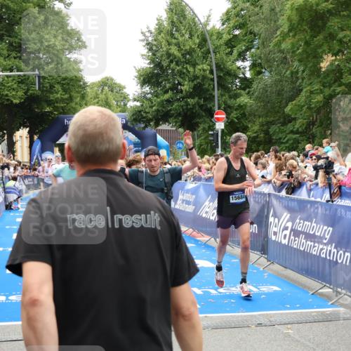 29.06.2025 - hella hamburg halbmarathon Zöllner http://msf.ph/oto/8200394 29.06.2025 10:47:15 Ziel 2623, 4093, 6134, 6373, 6716, 7480, 7908, 10208, 10211, 12579, 13007, 13672, 15684, 17718, 17915, 18856 meine-sportfotos.de