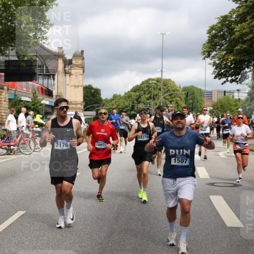 29.06.2025 - hella hamburg halbmarathon Yannick Fuchs http://msf.ph/oto/8200395 29.06.2025 10:44:41 20KM 1119, 1399, 1461, 1466, 1507, 1630, 1750, 1817, 2207, 3654, 4127, 4346, 5115, 6027, 6662, 6712, 6795, 7052, 7176, 7397, 7583, 7930, 7932, 8117, 8572, 8657, 8704, 8819, 9057, 10371, 11356, 11455, 11607, 12624, 13008, 13609, 13687, 13701, 13875, 14034, 14257, 14626, 15362, 15395, 15803, 15950, 16716, 16806, 17179, 17221, 17247, 17384, 18066, 18370, 18394, 18489, 18657, 18658, 18811 meine-sportfotos.de