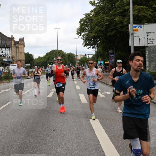 29.06.2025 - hella hamburg halbmarathon Yannick Fuchs http://msf.ph/oto/8200486 29.06.2025 10:31:57 20KM 1290, 2196, 2767, 4860, 4865, 5003, 5042, 5307, 5923, 6047, 6123, 6458, 7310, 8362, 9178, 9914, 10190, 10451, 10738, 12739, 13141, 13372, 13854, 14387, 14459, 14691, 14934, 15178, 15261, 15410, 15939, 16523, 16992, 17125, 17137, 17658, 18159, 18216, 18357, 18384, 18986 meine-sportfotos.de
