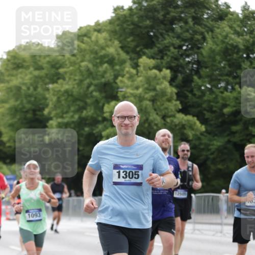 29.06.2025 - hella hamburg halbmarathon Jannik Wohlers http://msf.ph/oto/8200490 29.06.2025 10:25:19 Lombardsbrücke 1093, 1305, 1479, 1481, 3343, 3765, 4378, 4797, 5028, 6663, 8881, 9811, 10104, 10845, 11596, 11699, 12074, 12505, 13653, 14223, 14936, 15283, 16289, 16354, 16381, 16927 meine-sportfotos.de
