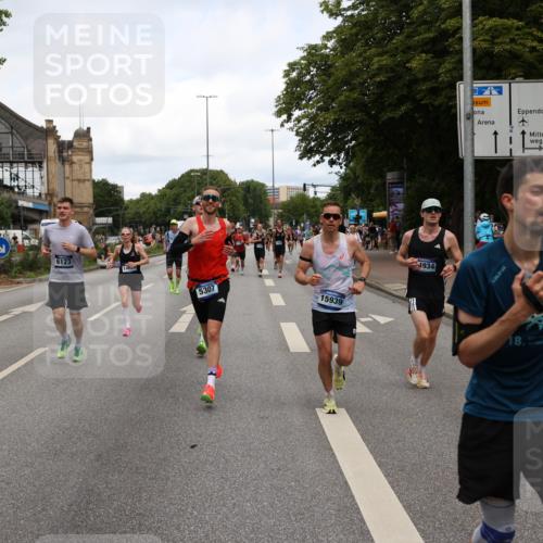 29.06.2025 - hella hamburg halbmarathon Yannick Fuchs http://msf.ph/oto/8200528 29.06.2025 10:31:57 20KM 1290, 2196, 2767, 4860, 4865, 5003, 5042, 5307, 5923, 6047, 6123, 6458, 7310, 8362, 9178, 9914, 10190, 10451, 10738, 12739, 13141, 13372, 13854, 14387, 14459, 14691, 14934, 15178, 15261, 15410, 15939, 16523, 16992, 17125, 17137, 17658, 18159, 18216, 18357, 18384, 18986 meine-sportfotos.de