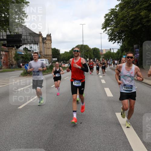 29.06.2025 - hella hamburg halbmarathon Yannick Fuchs http://msf.ph/oto/8200554 29.06.2025 10:31:57 20KM 1290, 2196, 2767, 4860, 4865, 5003, 5042, 5307, 5923, 6047, 6123, 6458, 7310, 8362, 9178, 9914, 10190, 10451, 10738, 12739, 13141, 13372, 13854, 14387, 14459, 14691, 14934, 15178, 15261, 15410, 15939, 16523, 16992, 17125, 17137, 17658, 18159, 18216, 18357, 18384, 18986 meine-sportfotos.de