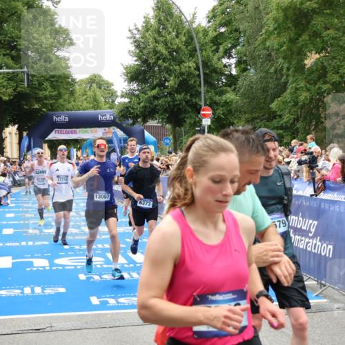 29.06.2025 - hella hamburg halbmarathon Zöllner http://msf.ph/oto/8200556 29.06.2025 10:47:17 Ziel 2623, 6134, 6168, 6373, 6716, 7480, 10208, 10211, 13007, 13672, 16286, 17718, 17915, 18856 meine-sportfotos.de