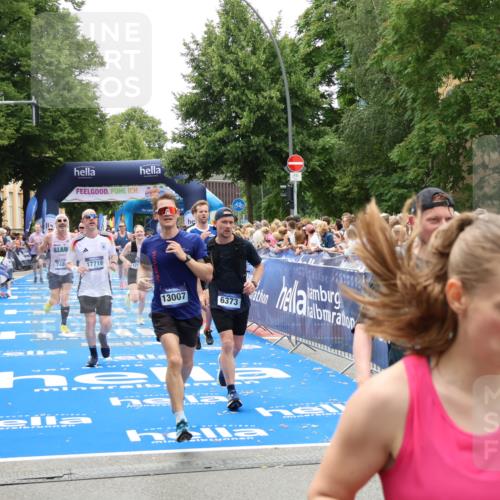 29.06.2025 - hella hamburg halbmarathon Zöllner http://msf.ph/oto/8200586 29.06.2025 10:47:17 Ziel 2623, 6134, 6168, 6373, 6716, 7480, 10208, 10211, 13007, 13672, 16286, 17718, 17915, 18856 meine-sportfotos.de