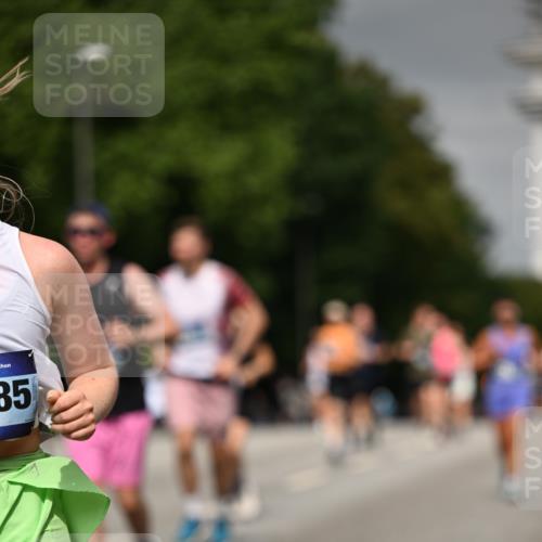 29.06.2025 - hella hamburg halbmarathon Dr. Thomas Lammeyer http://msf.ph/oto/8200588 29.06.2025 10:11:40 Kennedybrücke 1893, 1993, 2136, 3929, 4262, 5242, 5845, 5899, 5926, 6196, 6517, 6518, 6707, 6713, 6715, 6833, 7503, 7760, 8585, 9967, 10283, 10700 meine-sportfotos.de