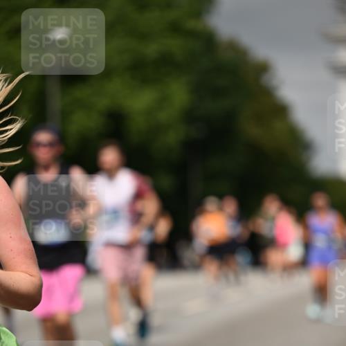 29.06.2025 - hella hamburg halbmarathon Dr. Thomas Lammeyer http://msf.ph/oto/8200595 29.06.2025 10:11:40 Kennedybrücke 1893, 1993, 2136, 3929, 4262, 5242, 5845, 5899, 5926, 6196, 6517, 6518, 6707, 6713, 6715, 6833, 7503, 7760, 8585, 9967, 10283, 10700 meine-sportfotos.de