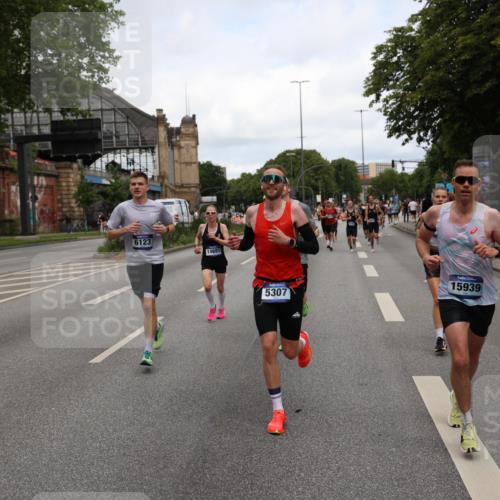 29.06.2025 - hella hamburg halbmarathon Yannick Fuchs http://msf.ph/oto/8200608 29.06.2025 10:31:57 20KM 1290, 2196, 2767, 4860, 4865, 5003, 5042, 5307, 5923, 6047, 6123, 6458, 7310, 8362, 9178, 9914, 10190, 10451, 10738, 12739, 13141, 13372, 13854, 14387, 14459, 14691, 14934, 15178, 15261, 15410, 15939, 16523, 16992, 17125, 17137, 17658, 18159, 18216, 18357, 18384, 18986 meine-sportfotos.de